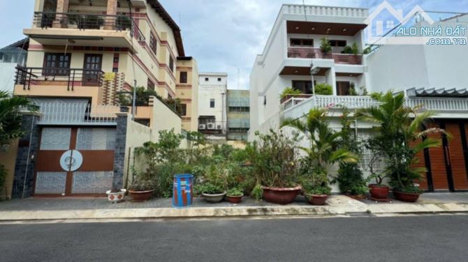 Lô đất biệt thự đẹp ngay Quốc Hương và Xuân Thủy. DT 7x20. Giá chỉ 32 tỷ TL