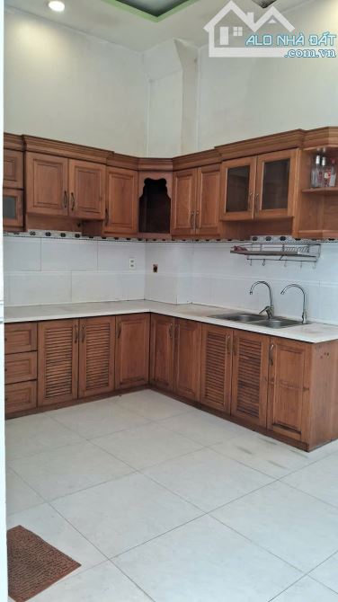 nhà cấp 4 - 80m2- ngay hiệp thành 45- giá chỉ nhỉnh 3 tỷ