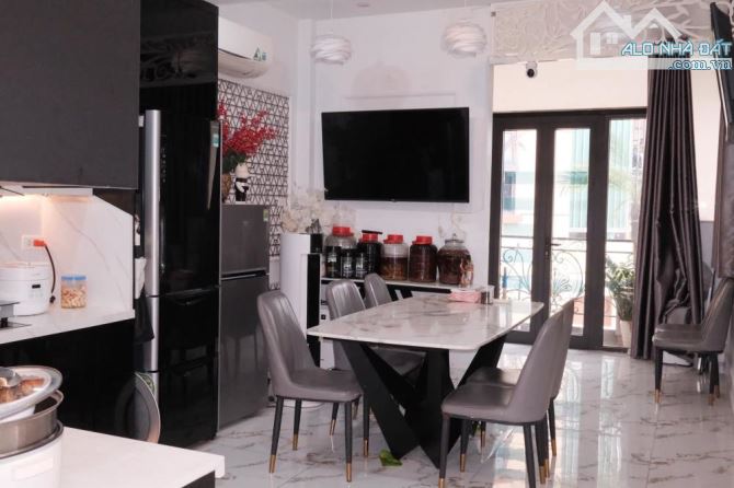 Bán nhà mặt phố Đê La Thành 49m2 vỉa hè rộng đường oto tránh kinh doanh 14.5 tỷ