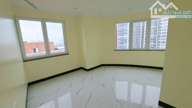 VIP NGHĨA ĐÔ – LÔ GÓC – VIEW STARLAKE, BỂ BƠI – 333M² – 6PN, 6WC – 18.6 TỶ (0TL152071)