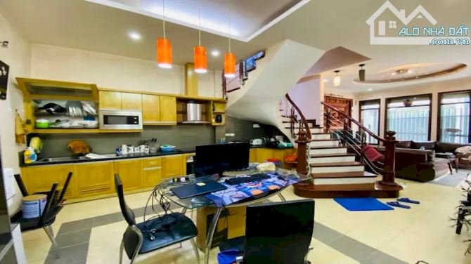 BÁN NHÀ VÕNG THỊ GẦN Ô TÔ, TIỆN DI CHUYỂN 3 QUẬN, VỪA Ở VỪA KINH DOANH