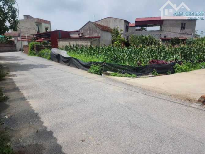 BÁN ĐẤT GIA BÌNH, BẮC NINH. 85M2 * MT 6,3M * 2,25 TỶ. LÔ GÓC, Ô TÔ TRÁNH.