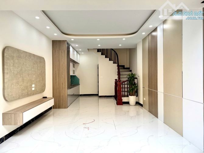 🍀🍀🍀 Nhà mới tinh Phúc Lợi, Long Biên, 10 m ra đường ô tô tránh, để xe ngày đêm, 40 m2,