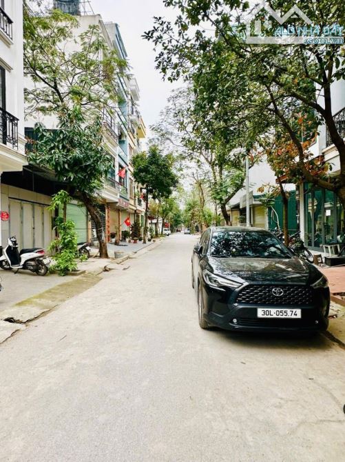 BÁN NHÀ LIỀN KỀ CẤP 4 HÀNG BÈ - HÀ ĐÔNG - Ô TÔ TRÁNH - VỈA HÈ - 50M - MT 4M