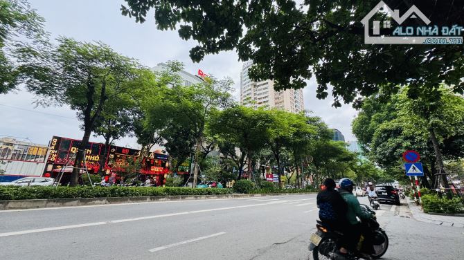 BÁN NHÀ 4 TẦNG PHỐ LÁNG HẠ CÁCH MẶT PHỐ 15m NGÕ RỘNG 5m XUNG QUANH KINH DOANH SẦM UẤT