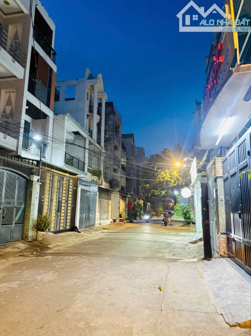Tân Sơn Nhì, Q. Tân Phú, Nhà Mới 4Tầng NT Cao Cấp, 4x18m, HXH 8m Thông
