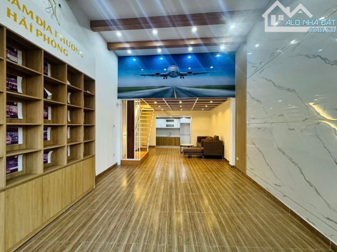 Bán nhà 1,5 tầng 50m2 mặt đường Nguyễn Văn Linh, Lê Chân.  Giá 1,89 tỷ .