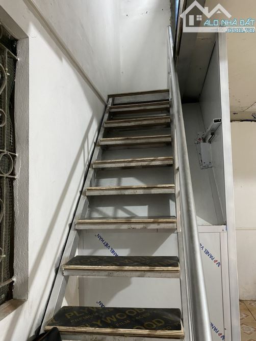 cho thuê nhà 22m2 gác xép 10m2 Đường Láng, gần ĐHGTVT