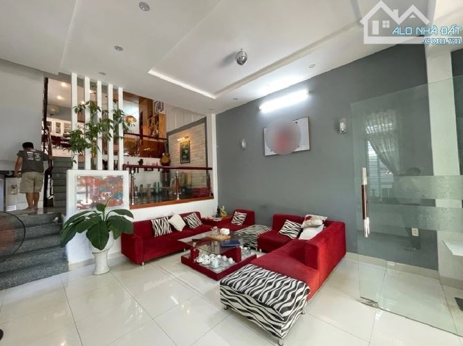 BIỆT THỰ 3 TẦNG ĐẸP - LÔ GÓC MTKD SÁT TIỂU LA - DT GẦN 100M2 - CHỈ 12.X TỶ