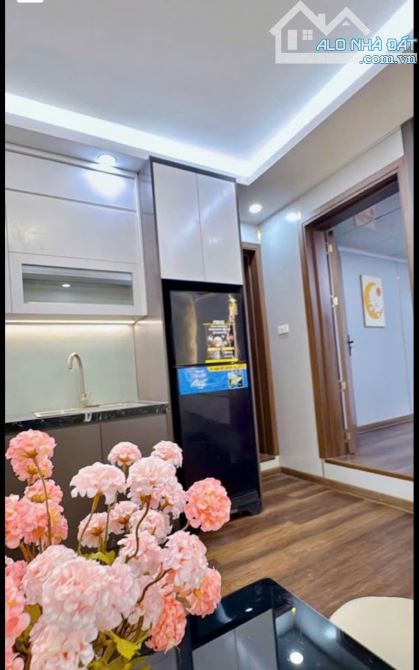 Tập thể tầng 3 phố Hồng Mai 70m 2 ngủ , 2 vệ sinh , ô tô dừng đỗ