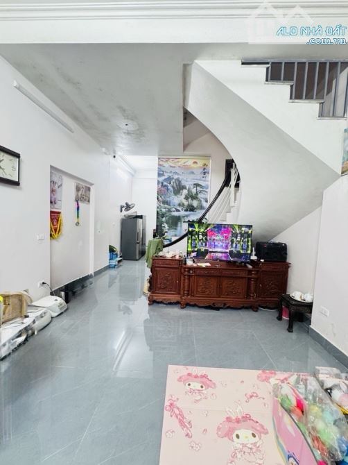Nhà đẹp Định Công Thượng phân lô gần ô tô DT 54m 5 tầng mặt tiền 4.6m giá 10,75 tỷ