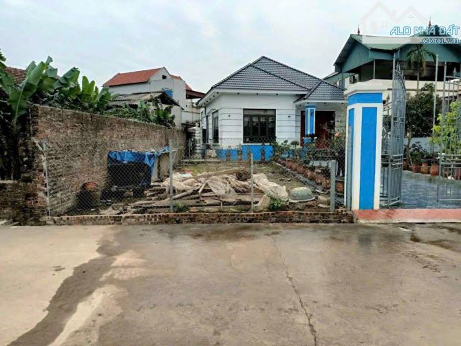 Gửi bán 95,7m2 đất ở tại Hoàng Trạch - Mễ Sở đường trước đất rộng 5m ô tô tránh nhau