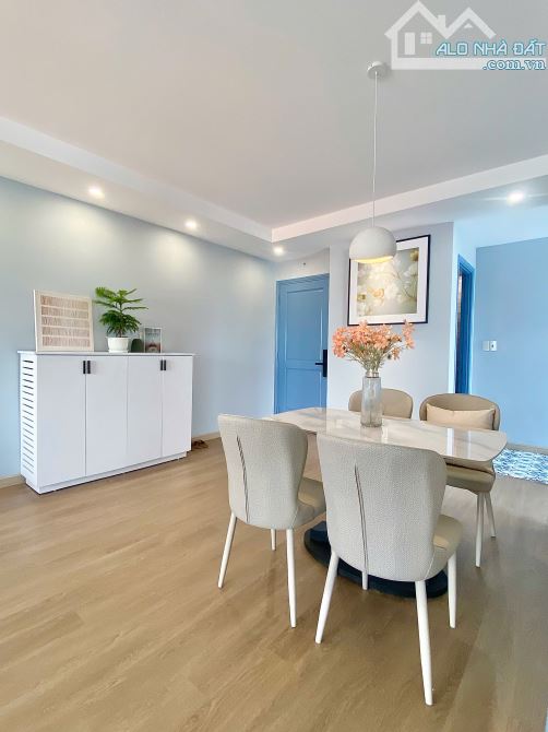 Chuyển nhượng căn góc 2 phòng ngủ với view sân vườn