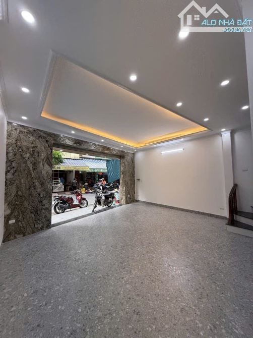 Bán nhà 6 tầng phố Bồ Đề gần Nguyễn Văn Cừ, gần cầu Chương Dương. Ô tô đỗ cửa. Giá 14.6 tỷ