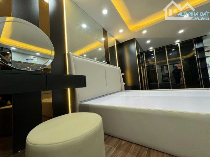 Nhà  6 tầng Gia Thuỵ-Chương Dương-Long Biên. DT 58m2 x MT 5m x Giá 11.2 tỷ. Ô tô vào nhà