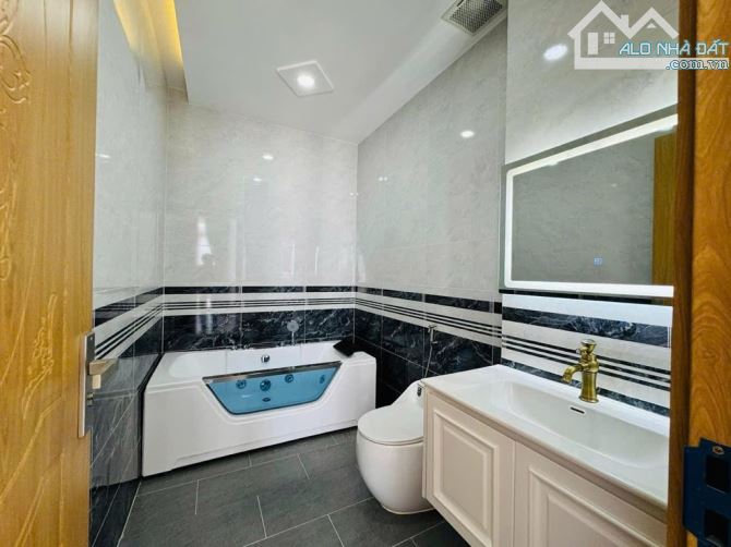 CĂN HỘ DỊCH VỤ  4 TẦNG DÒNG TIỀN 1 TỶ/ NĂM - 169M2 – NGANG 8M - GIÁ 20 Tỷ - 10