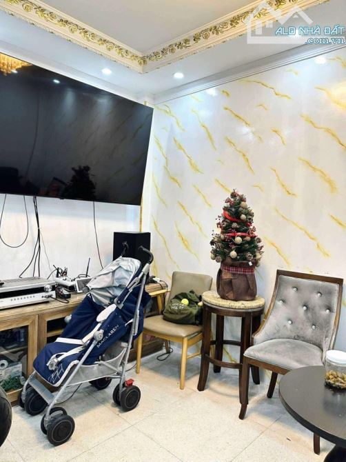 Trung tâm Q3, chủ nhà qua Mỹ định cư. Vài ebước ra phố Nguyễn Đình Chiểu. 50m2. Nhỉnh 8 tỷ - 10