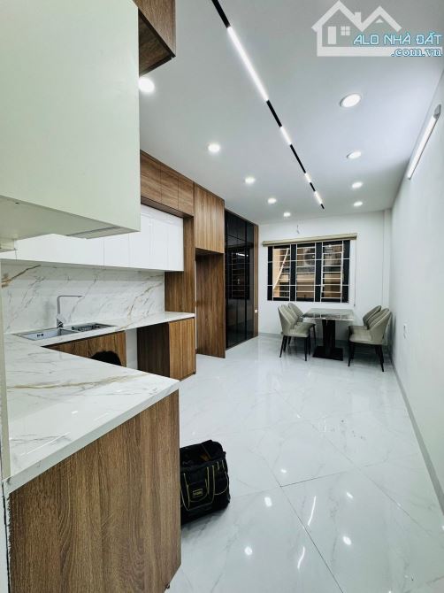 BÁN NHÀ XUÂN THUỶ 33m2x6T giá chỉ 10.6 tỷ-GẦN ÔTÔ TRÁNH-NGÕ THÔNG RỘNG NÔNG-THANG MÁY - 10