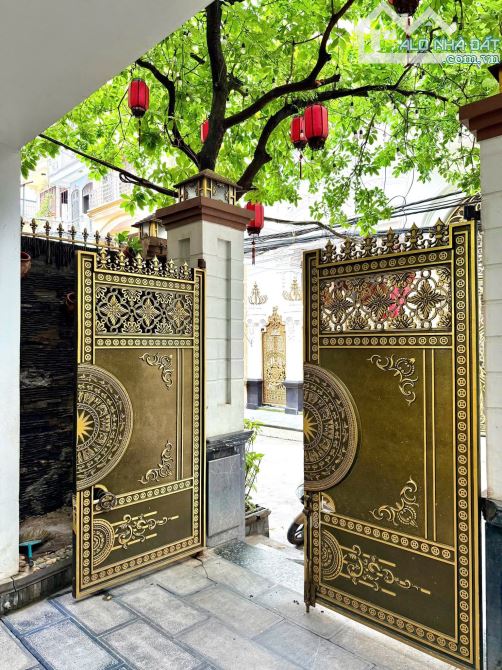 BÁN NHANH TÒA NHÀ TRUNG TÂM QUẬN HOÀNG MAI 90m 5 TẦNG MĂT TIỀN 5M - HAI THOÁNG. - 10
