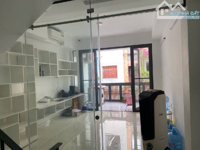 TRANG BÌA - NHÀ MỚI 4 TẦNG - HẺM XE HƠI QUAY ĐẦU ĐƯỜNG SỐ TÂN QUY QUẬN 7 - 10