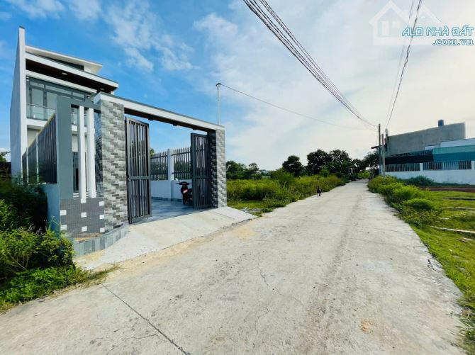 Bán nhà Mỹ Hạnh Nam Giáp Hóc Môn, Diện tích 237m2 - 1 Trệt 1 Lầu 3 Phòng Ngủ - Hoàn công - 10