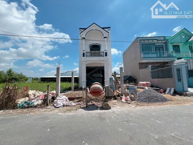 Nguyễn Hữu Trí - chợ đệm - Bình Chánh  Đang Hoàn Thiện 90% ♥️  Chính Chủ Gửi Bán Mặt Tiền - 11