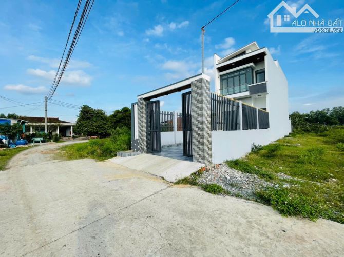 Bán nhà Mỹ Hạnh Nam Giáp Hóc Môn, Diện tích 237m2 - 1 Trệt 1 Lầu 3 Phòng Ngủ - Hoàn công - 11