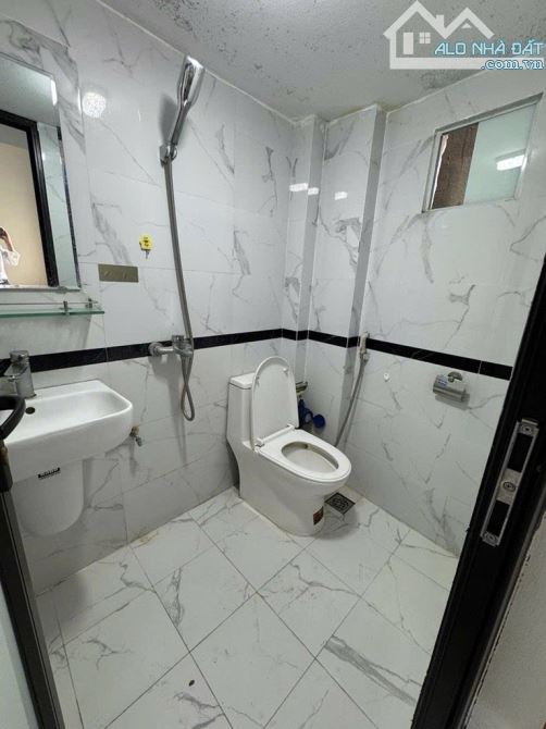 BÁN TÒA CCMN PHỐ TRẦN THÁI TÔNG 8 TẦNG-111m2-  tổng 29 phòng-doanh thu1.8tỷ/năm- giá 27 - 1