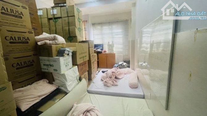 Bán nhà Lê Trọng Tấn, 40m2, 4x10m, 2 tầng, hẻm ô tô thông, sát mặt tiền, giá chỉ nhỉnh 5tỷ - 1