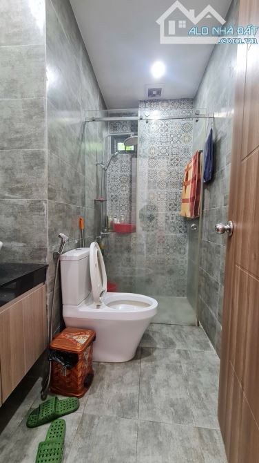 Bán nhà  Lê  Duẩn  dt 78 m2 ngang  5.83 m 5 tầng đường vào 10 m giá 33tỷ - 1