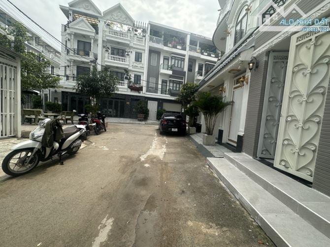 Nhà phố 3 tầng hiện đại ngang 6,5m - tặng nội thất - ô tô quay đầu - sang tên ngay - 1