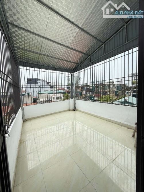Nhà Bồ Đề-cầu Chương Dương-Long Biên. DT 52m2 x MT 4.3m x 5 tầng x giá 10 tỷ. Ô tô đỗ cửa - 1