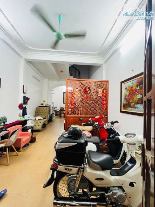 Hoàng Cầu 47m, 10m ô tô tránh, 2 thoáng, siêu hiếm, tặng toàn bộ nội thất - 1