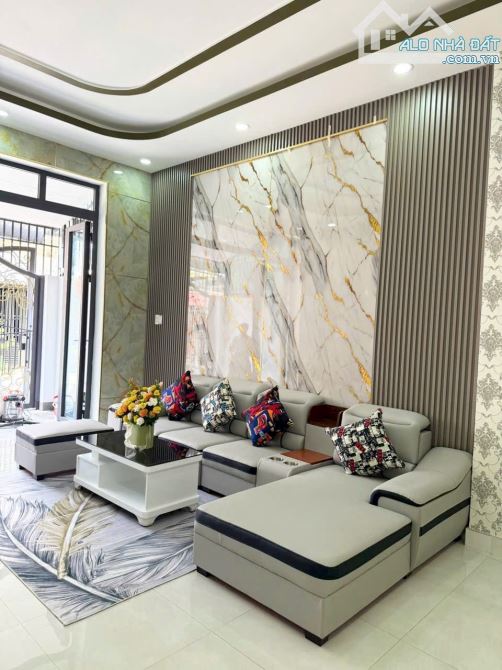 Nhà Đẹp Tx52 cách Hà Huy Giáp 400m  ( 4M x 15M) 1 trệt 2 lầu Q12 - 1