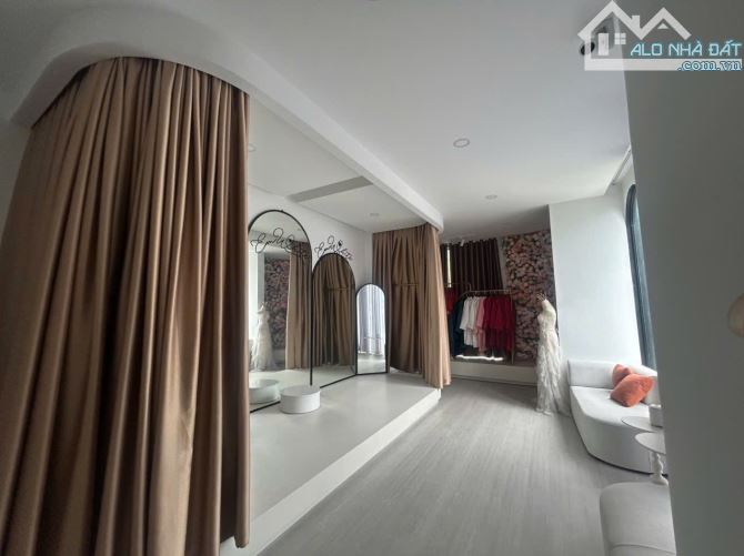 💥BÁN NHÀ LÔ GÓC MẶT TIỀN KINH DOANH ĐƯỜNG TÔ HIỆU GẦN BIỂN - 1