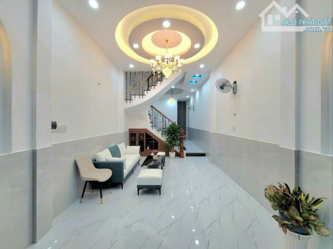 Giảm sốc 200tr. Nhà 59m² Nguyễn Xí, Bình Thạnh xây 1 trệt 3 lầu. Giá 2 tỷ 350, gần Vincom - 1
