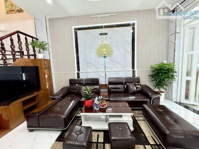 Bán nhà 2 tầng, 60m2 ngay Thành Thái, Quận 10. Giá: 3 Tỷ 290. SHR, hẻm ô tô 5m - 1