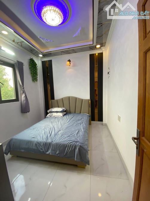 Nhà 3 tầng mới hoàn thiện đẹp lung linh,hẻm 4m, ôtô đậu cữa,tặng full nội thất cao cấp,dhú - 1