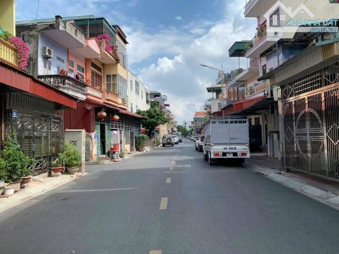 Bán nhà 3 tầng chắc chắn sạch sẽ mặt phố nguyễn đình chiểu, hải dương - 1