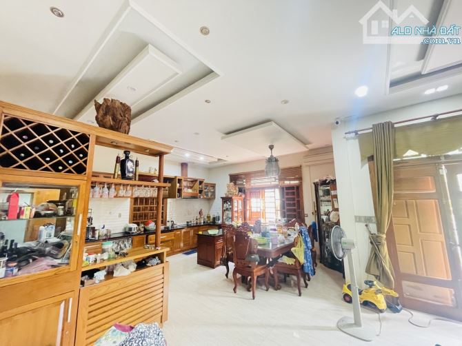 ✨🏡 BIỆT THỰ SÂN VƯỜN 3 TẦNG – LÔ GÓC 2 MẶT TIỀN SÁT BIỂN – 360M² – CHỈ 24 TỶ ✨ - 1