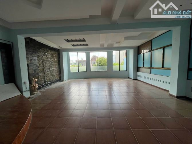 CHo thuê nhà mặt tiền đường Lê thúc hoạch 8x20m 1L thông suốt - 1