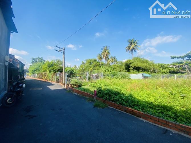 Đất 90m2 Nở Hậu Hẻm Xe Hơi 1 Trục Giá Tốt Khu Lã Xuân Oai - 1