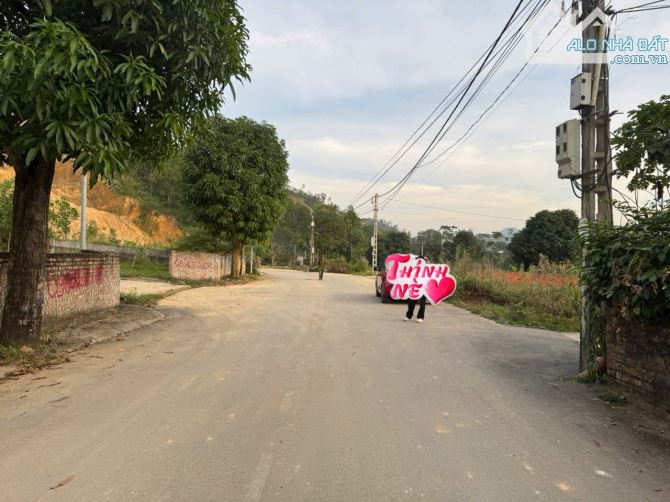 Đẹp nhất Đông Xuân Quốc Oai. S= 290m thổ cư 150 m lô góc Mặt 10 m Cạnh đại học quốc gia - 1
