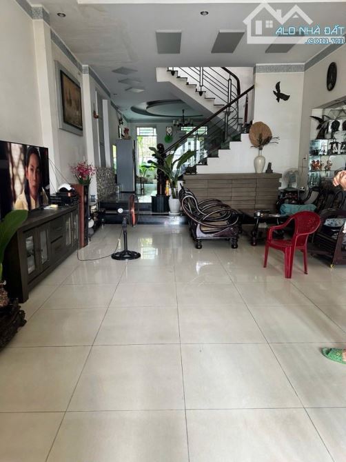 Bán gấp nhà 3 tầng Quận 12, 5x20m, đường xe tải tránh, kinh doanh đỉnh, nhỉ 6 tỷ - 1