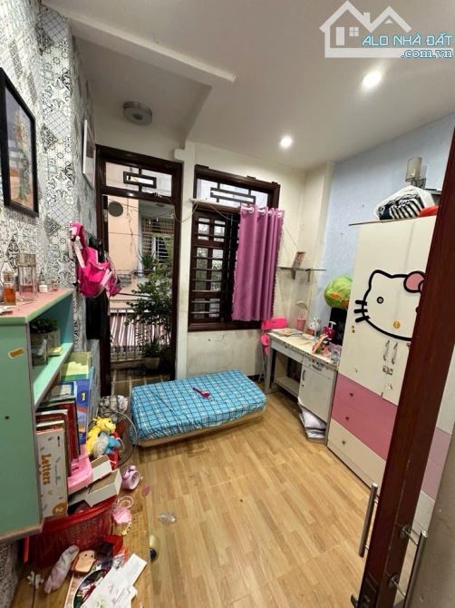 3 tầng BTCT . 30M2 . 3PN. 3WC . SỔ HOÀN CÔNG ĐỦ . NGAY HÀNG XANH . - 1