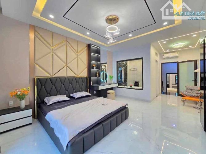 Bán nhà Đỗ Nhuận, 5 tầng, MT 4,5m, dân xây ở sướng, ô tô qua nhà, gần công viên - 1