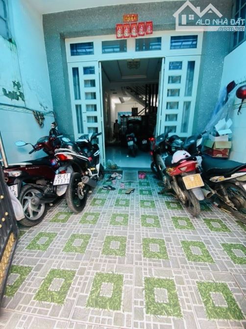 SÁT MẶT TIỀN TỈNH LỘ 10 - 68M2 -HẺM XE 7 CHỖ - NHÀ CÒN MỚI 4 TẦNG - CHỈ 5 TỶ LẺ - 1