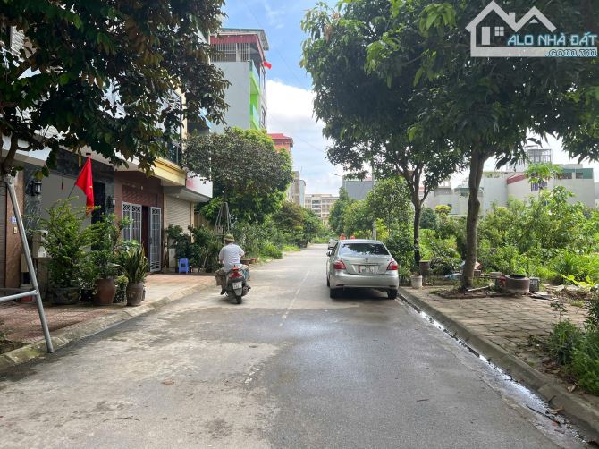 Chính chủ cần tiền bán gấp lô đất View vườn hoa trong khu tái định cư Trâu Qùy, Gia Lâm - 1