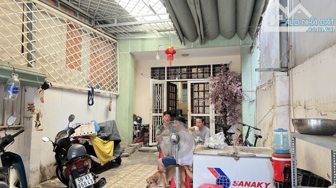 Cần bán gấp nhà phố Nguyễn Văn Quỳ và cơ hội đầu tư vàng . - 1