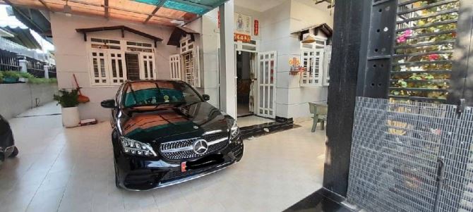 Bán gấp nhà đẹp ở ngay khu VIP Đường số 20m, diện tích khủng 220m2, xe hơi ngủ nhà, SHR. - 1